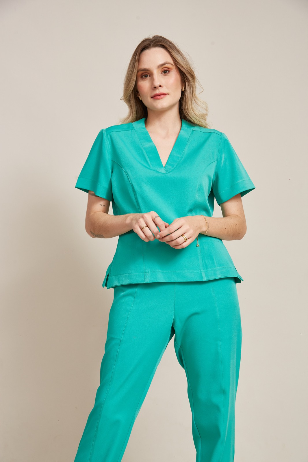 Camisa Scrub Gola V Estruturada · REF 073