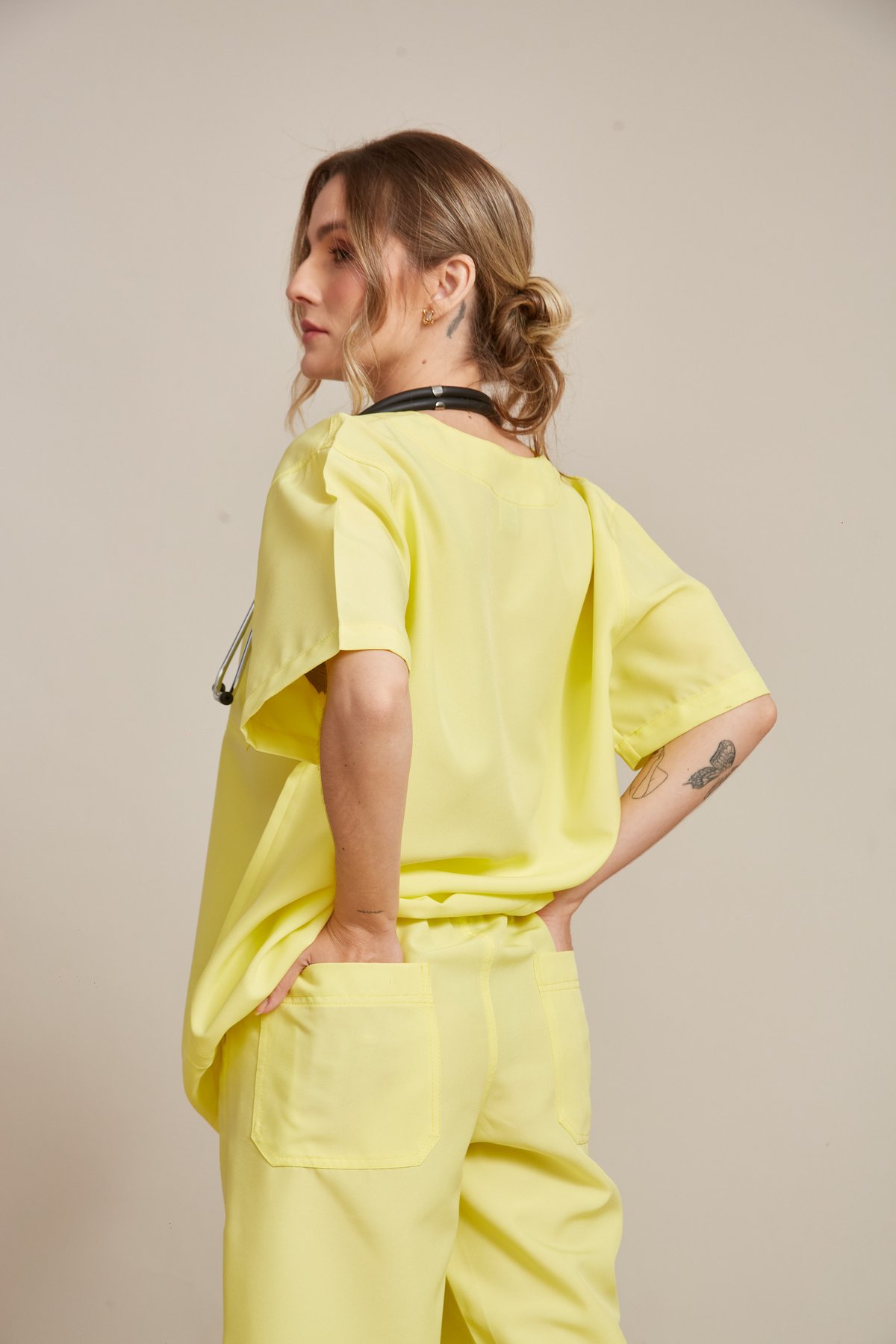 Camisa Scrub Gola V Tradicional — imagem 3