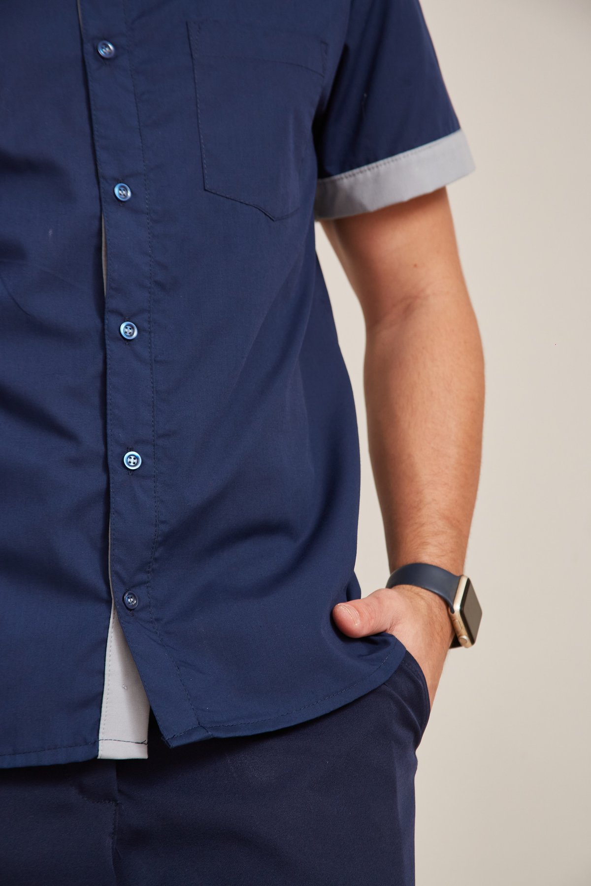 Camisa Social Masculina Manga Curta com Gola Padre Contrastante — imagem 3