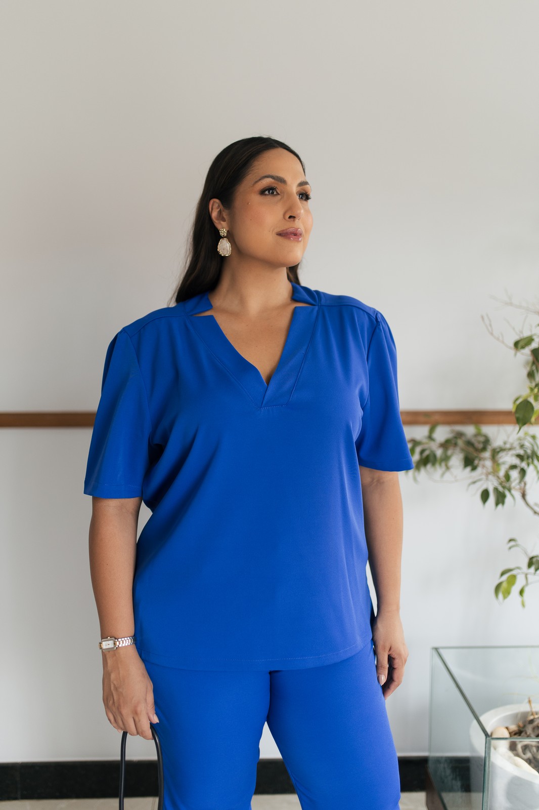 Camisa Scrub Gola com Recortes Vazados · REF 0124