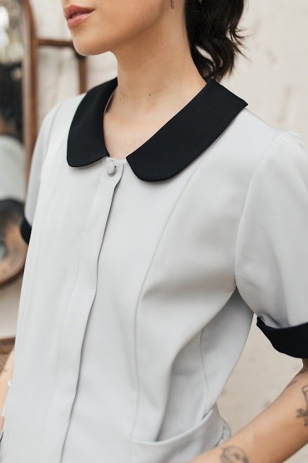 Camisa Scrub com Zíper e Gola Contrastante — imagem 3