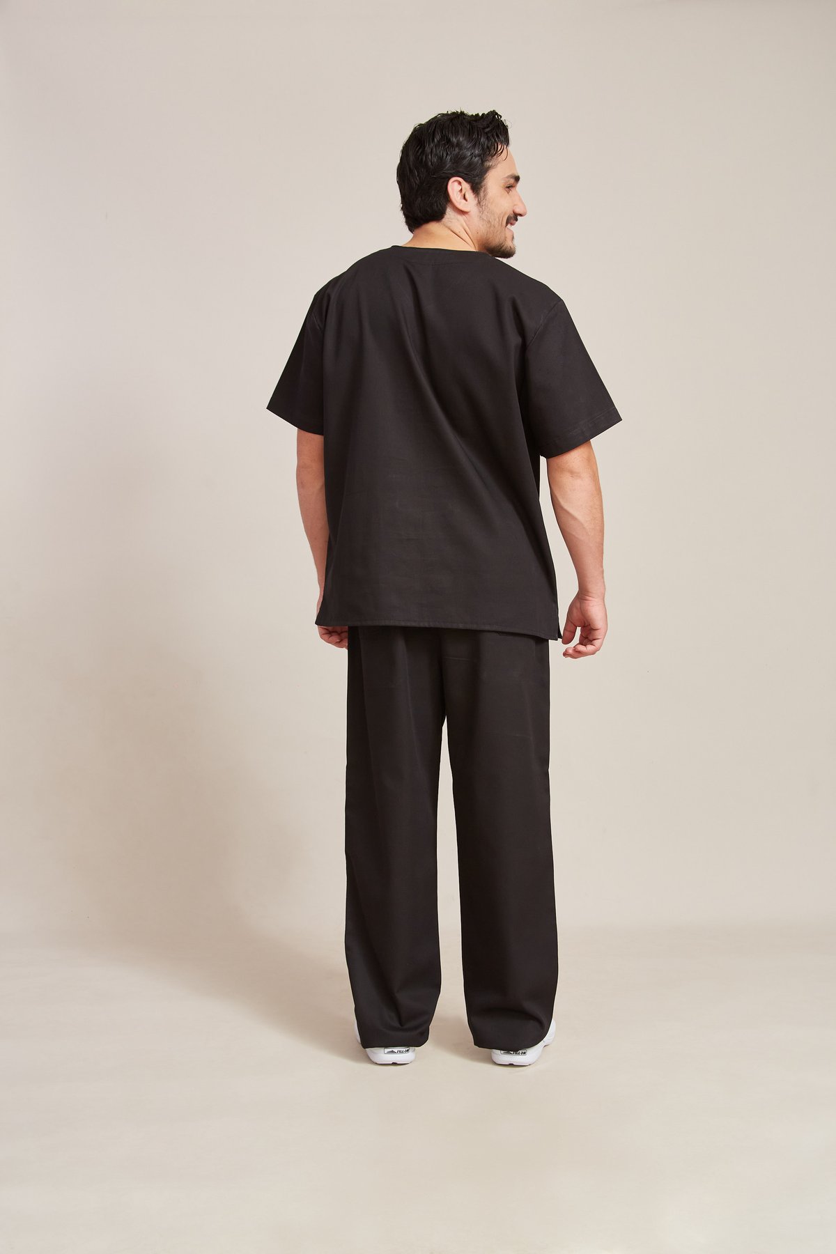Blusa Scrub Gola V com Bolso Inferior Completo — imagem 2