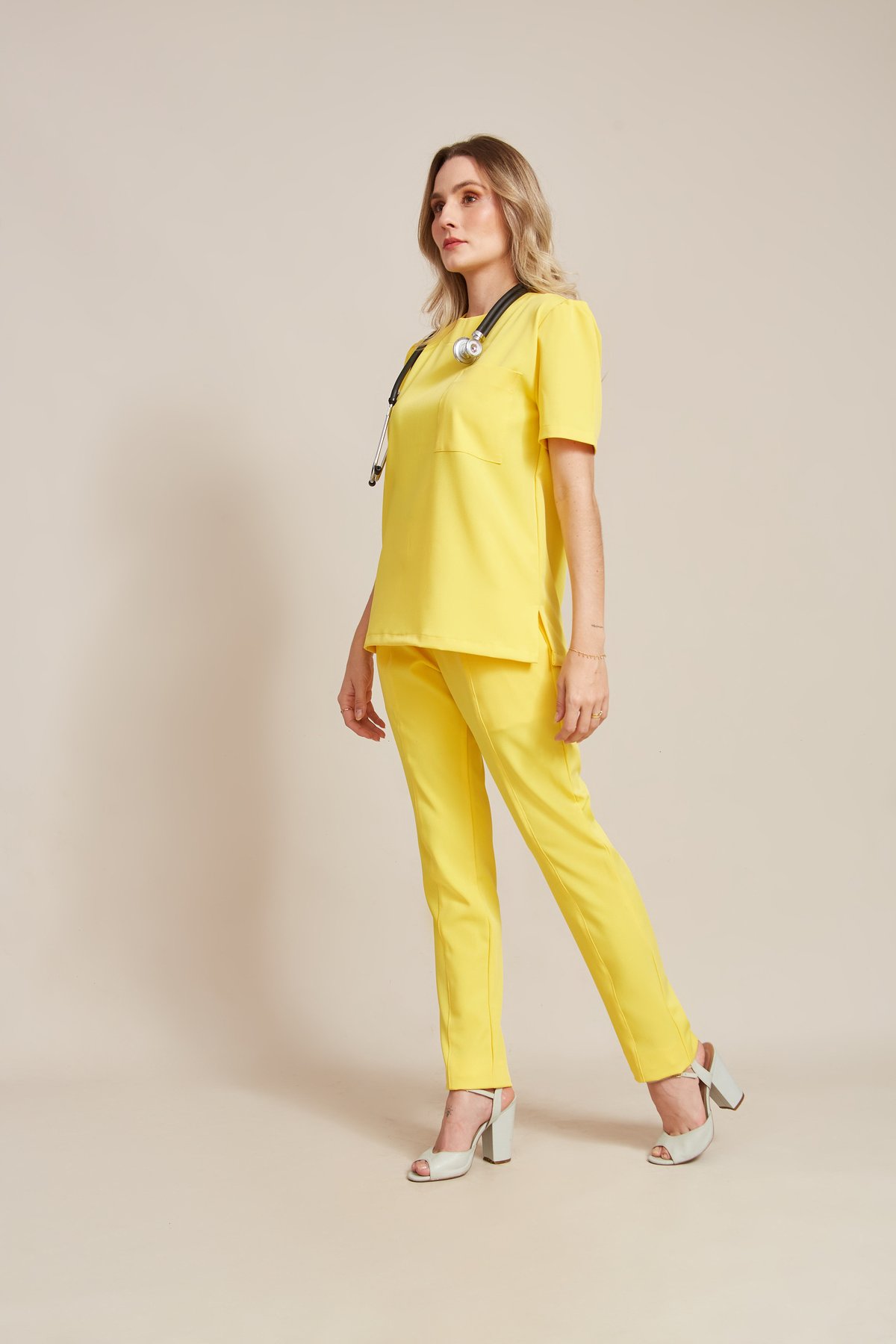 Camisa Scrub com Babado no Ombro e Bolso · REF 085