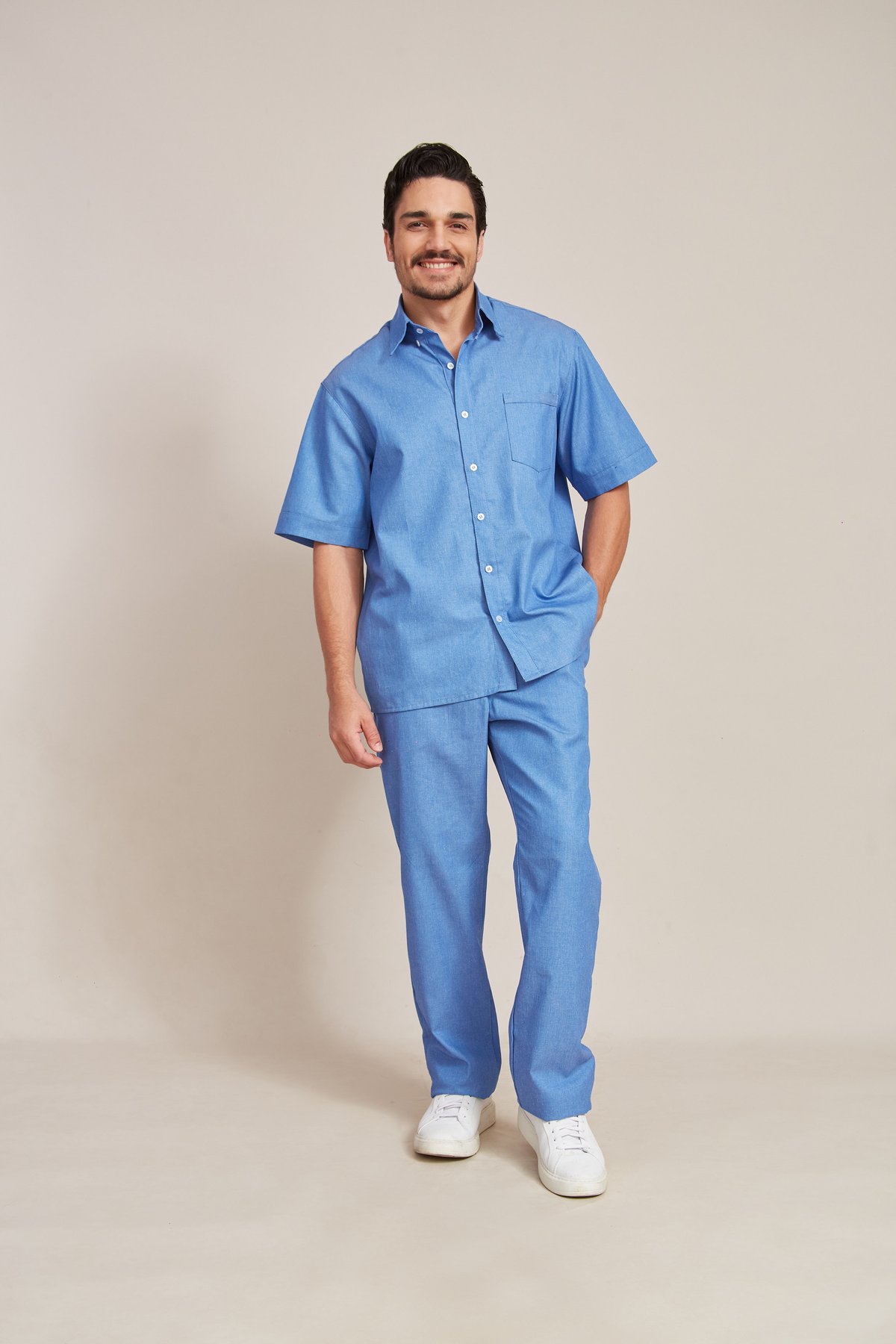Camisa Social Masculina Manga Curta com Gola Button-Down · REF 052