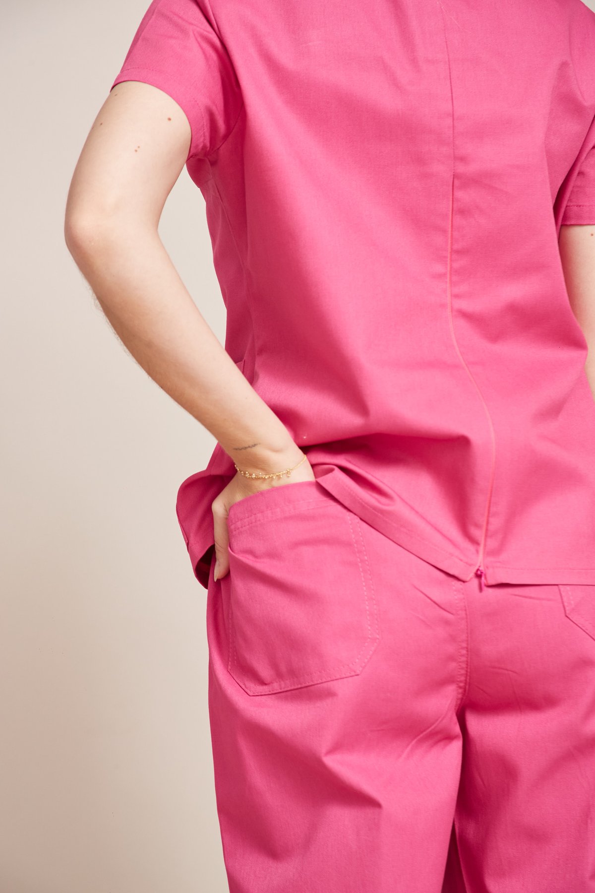 Camisa Scrub com Vivo e Gola Bico — imagem 2