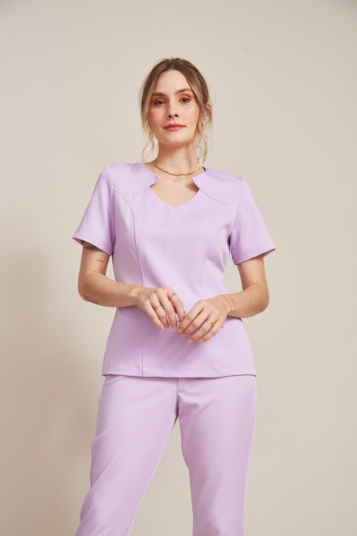 Blusa Scrub Feminina com Zíper e Recortes — imagem 3