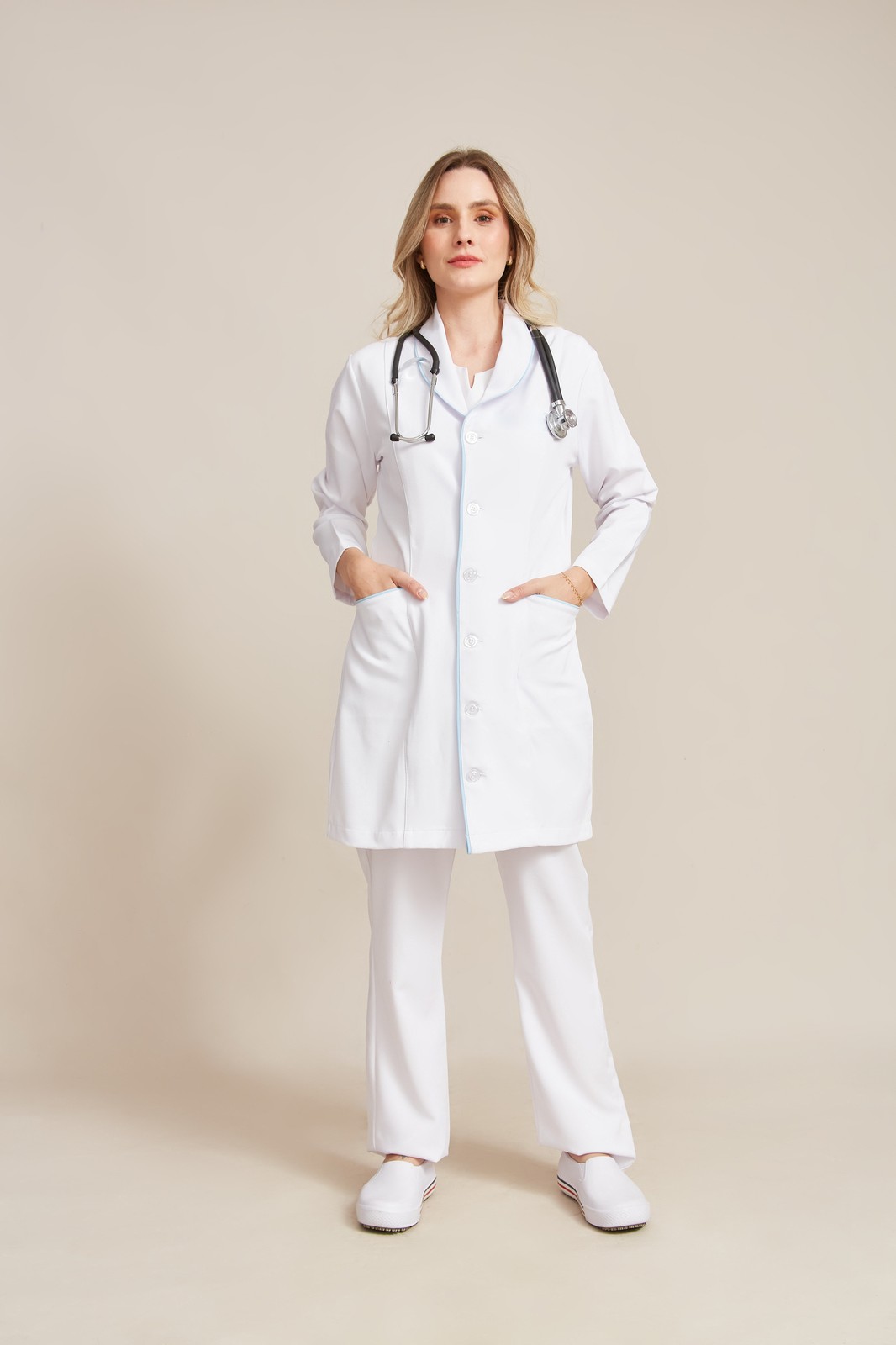 Jaleco Feminino Acinturado com Vivo · REF 079