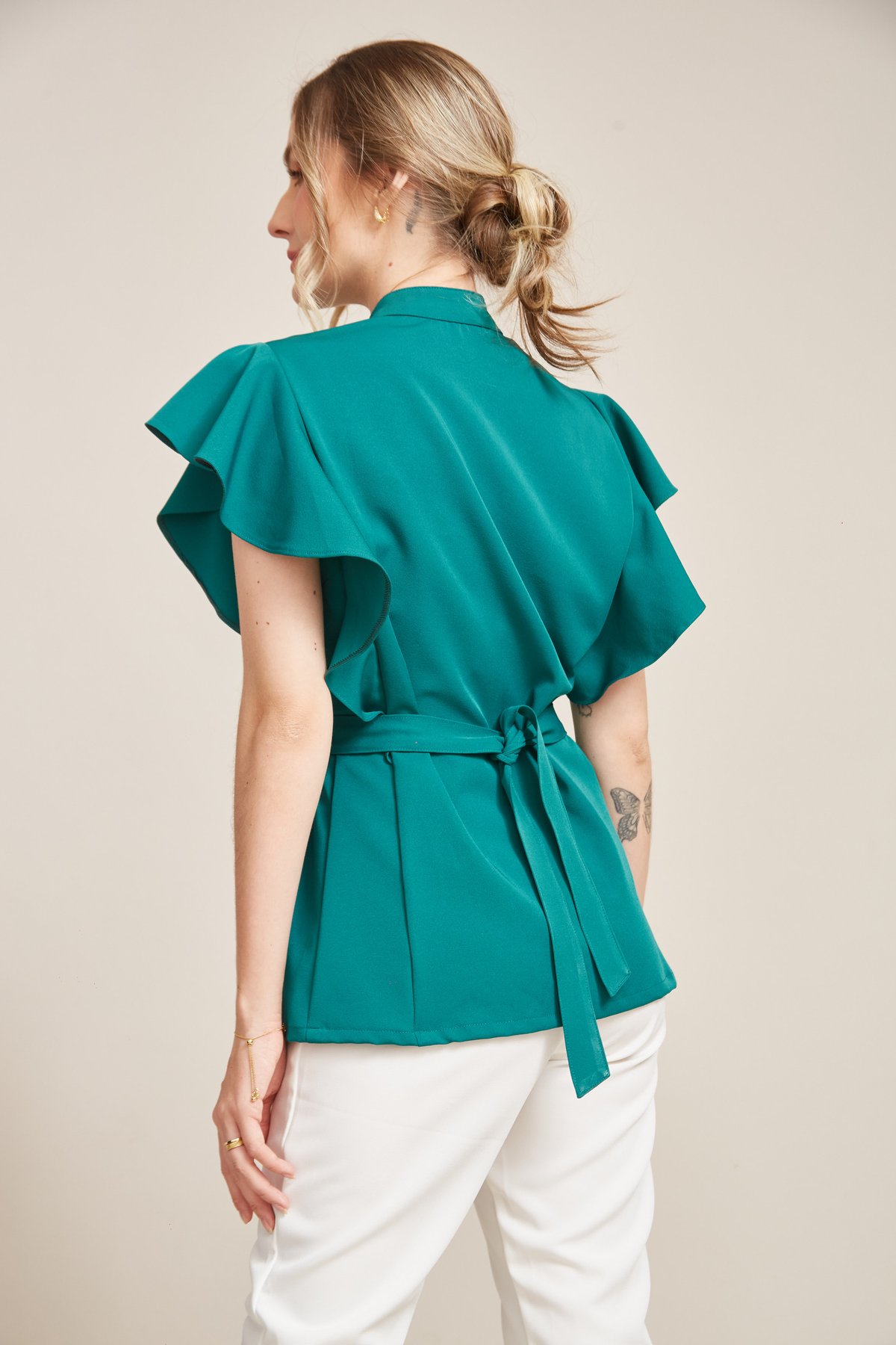 Blusa Feminina com Babados nos Ombros e Amarração — imagem 3