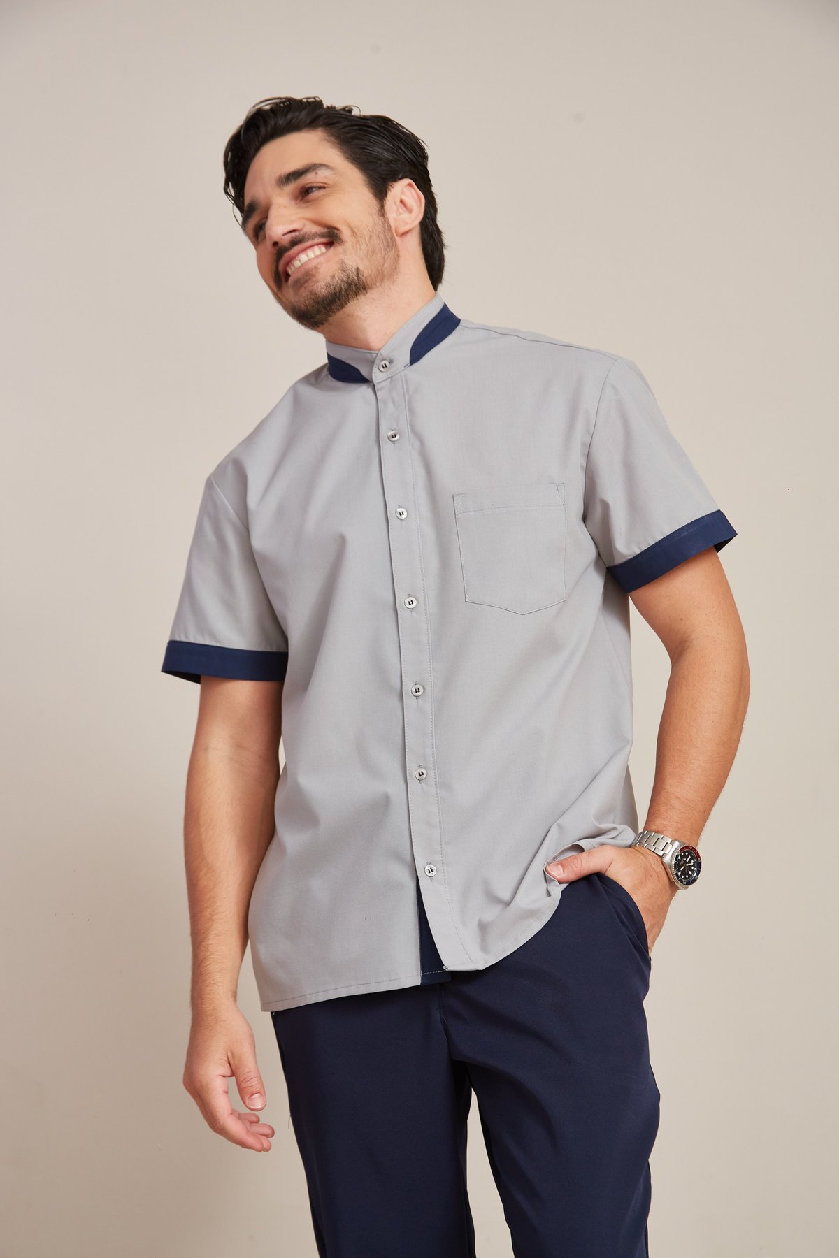 Camisa Social Masculina Manga Curta com Gola Padre Contrastante — imagem 4