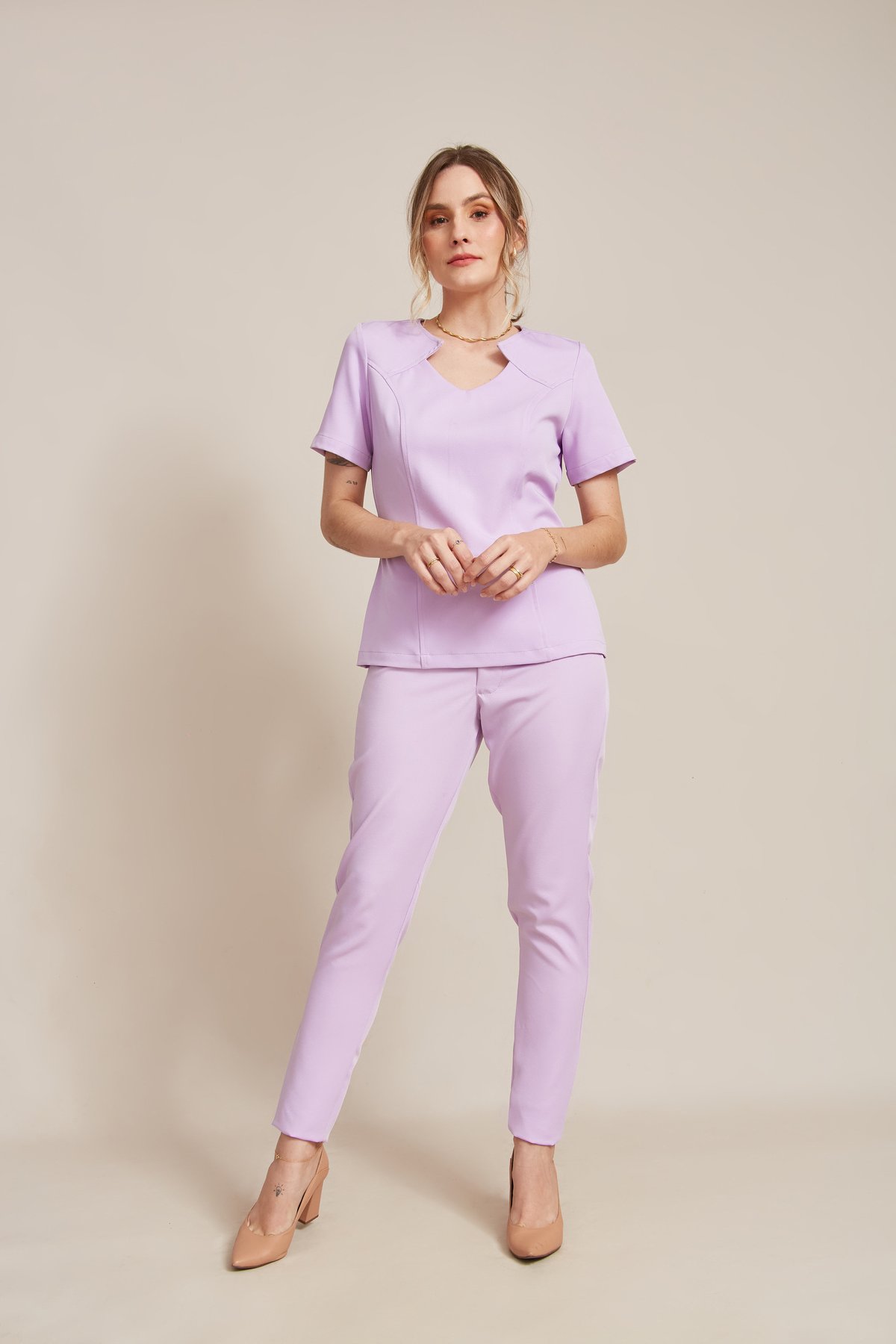 Blusa Scrub Feminina com Zíper e Recortes · REF 095