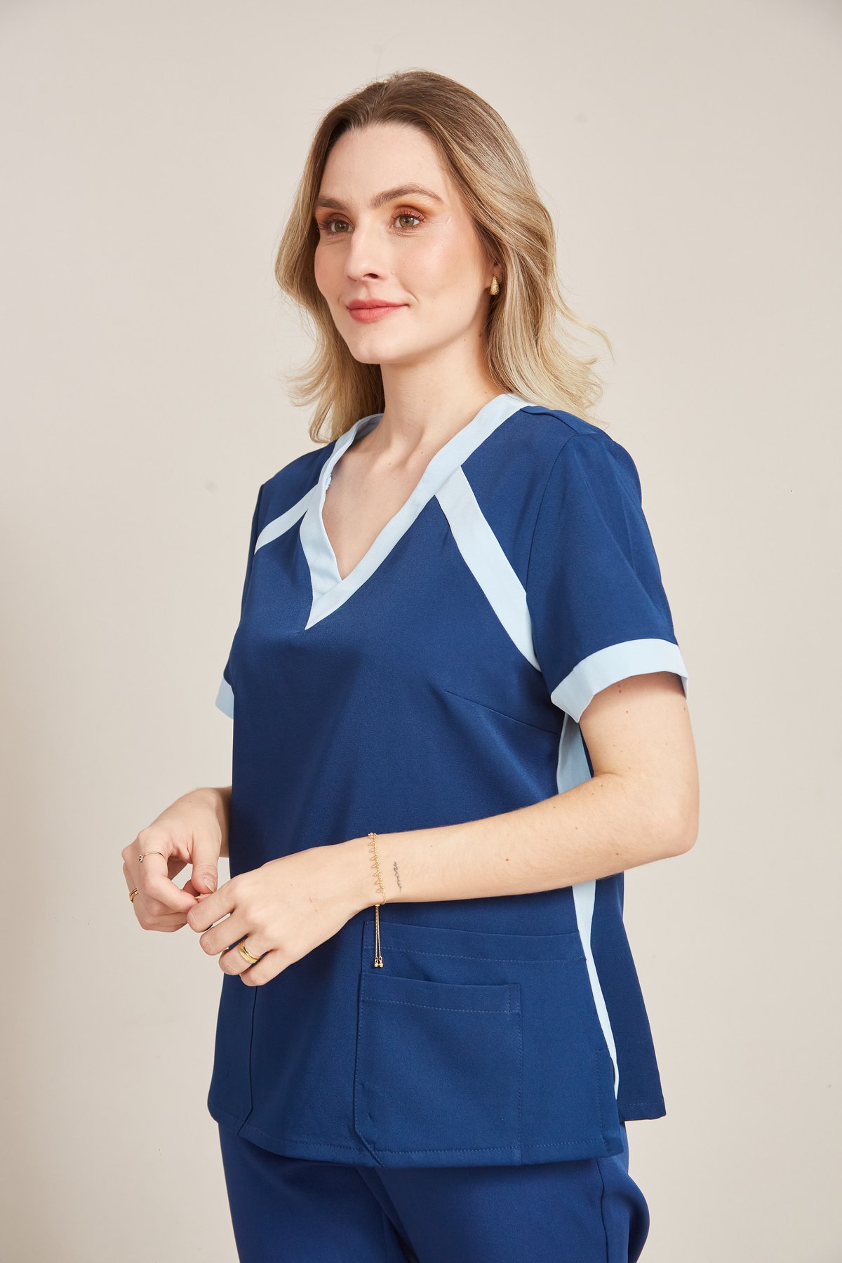 Blusa Scrub Feminina com Recortes em V — imagem 3