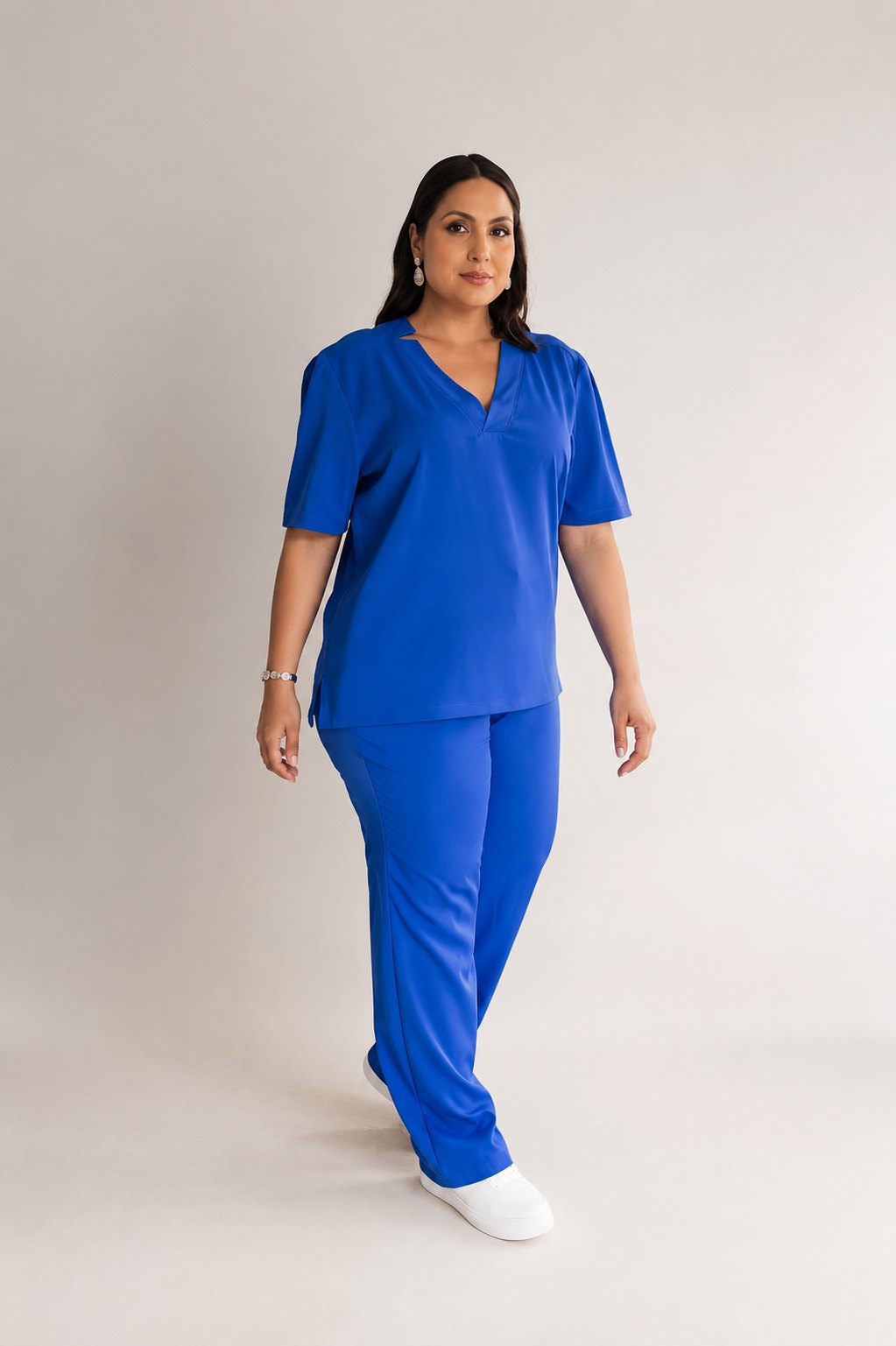 Conjunto Scrub Feminino Decote V com Recortes · REF 0124 + REF 0121